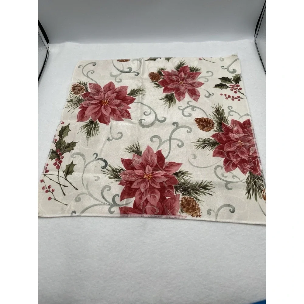 Christmas Holiday Time Poinsetta Filgree Napkin Set of‎ 4